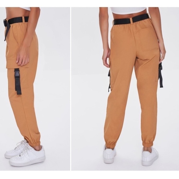 Forever 21  Release Belt Cargo Pants in size medium - Picture 2 of 6